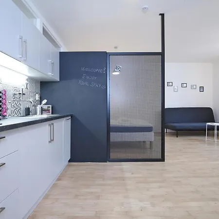 Hall View 아파트 *