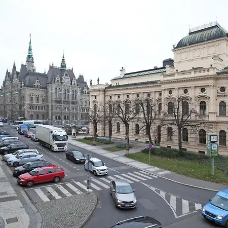 Apartament Hall View